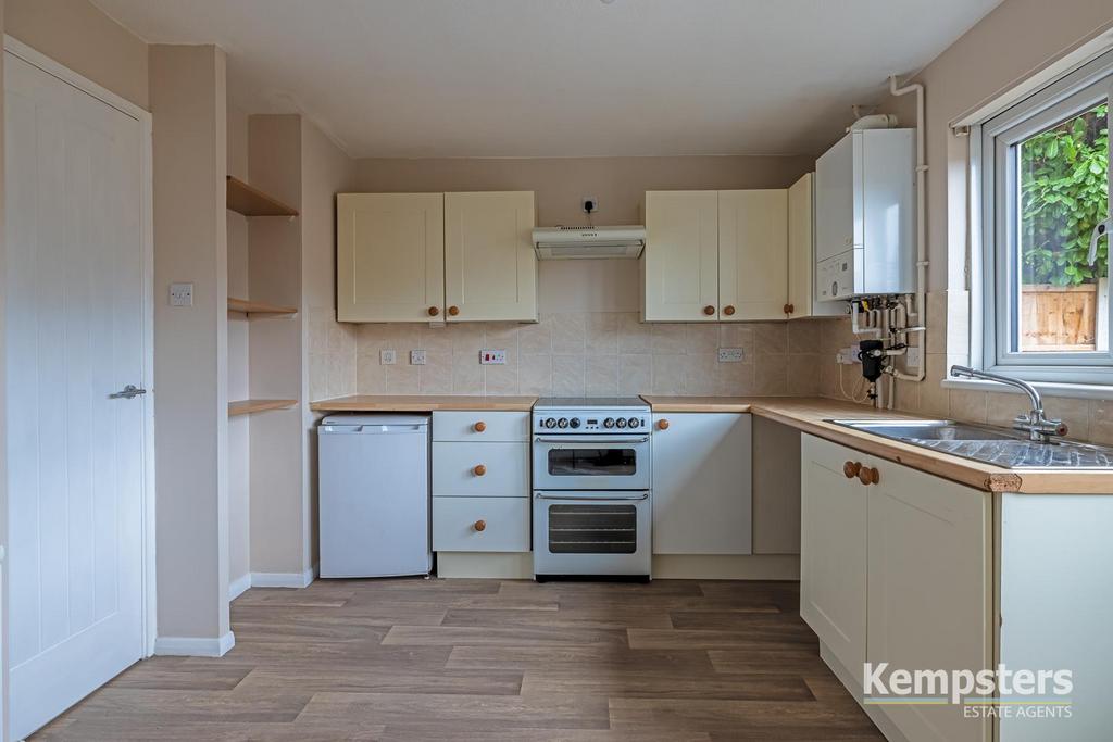 Kitchen 2.jpg