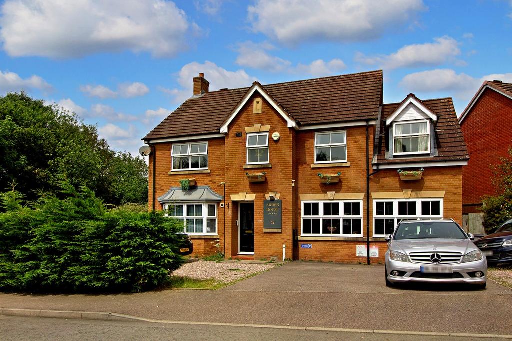 Maple Leaf Drive, Birmingham, B37 6 bed detached house £546,000