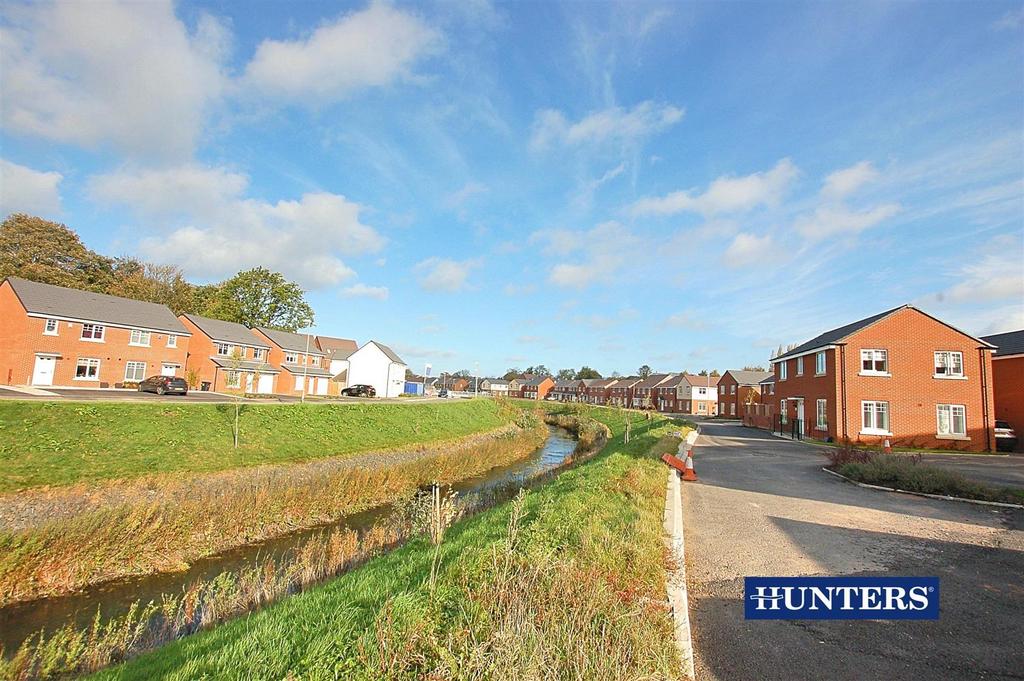 Fussell Way, Wollaston, Stourbridge 2 bed flat £775 pcm (£179 pw)