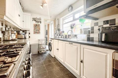 3 bedroom terraced house for sale, Chamberlain Road, Chatham