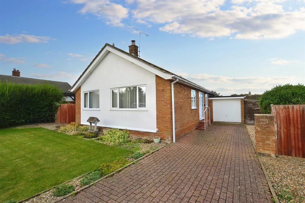 Pine Walk, Weybourne, Holt 2 bed detached bungalow for sale £375,000