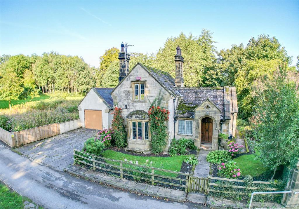 Palace Road, Ripon 4 bed detached house for sale £395,000