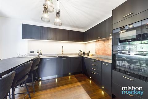 2 bedroom flat to rent, Eaton Gardens, Hove, BN3 3PL
