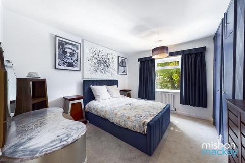 2 bedroom flat to rent, Eaton Gardens, Hove, BN3 3PL