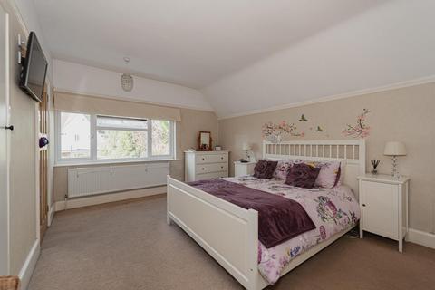 77 Temple Road, Epsom, KT19 8EY