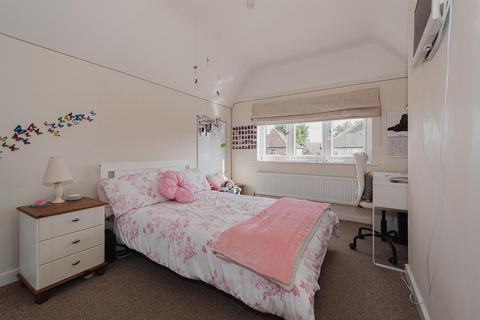 77 Temple Road, Epsom, KT19 8EY