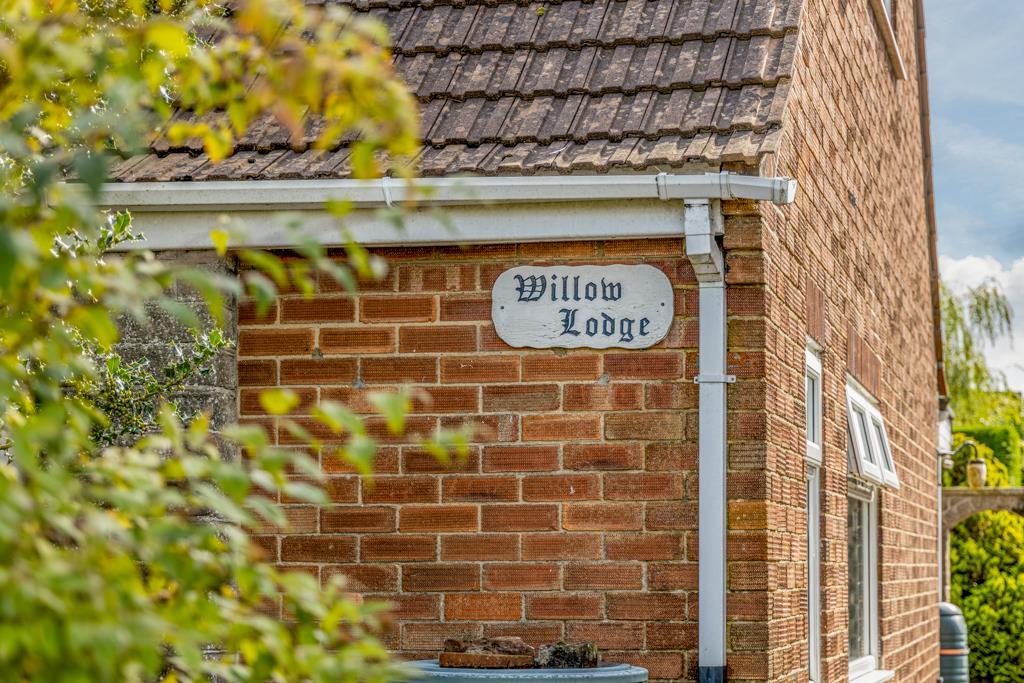 Swineshead Road, Frampton Fen, Boston 3 bed chalet for sale £290,000