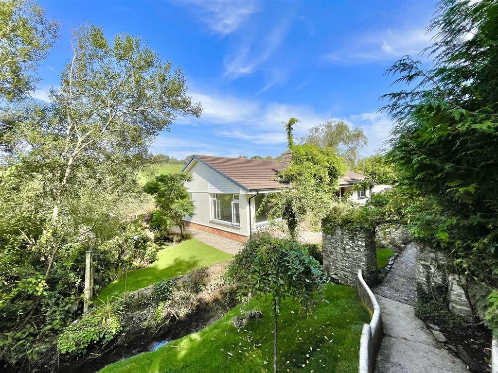 Meadow Road, Bradiford, Barnstaple, Devon 4 bed bungalow for sale £