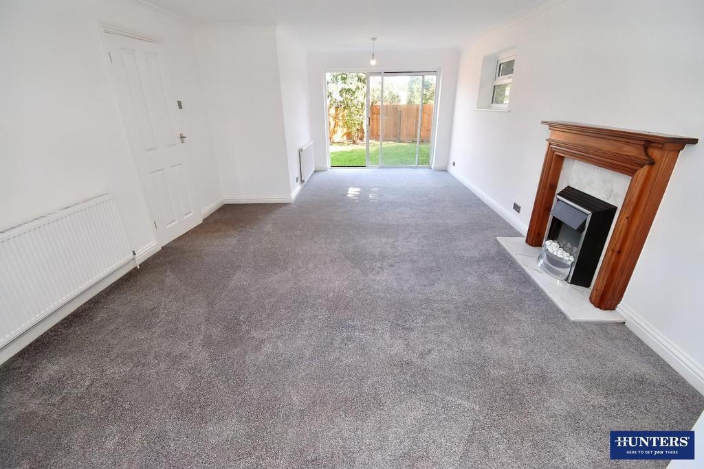 Lounge-dining room