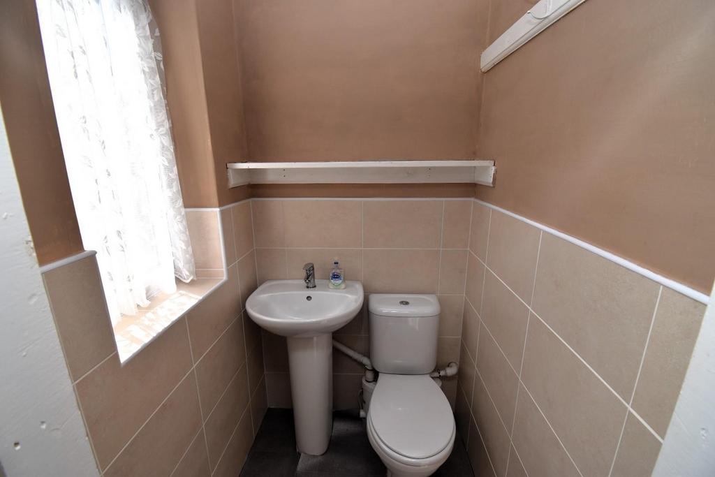 En-suite cloakroom