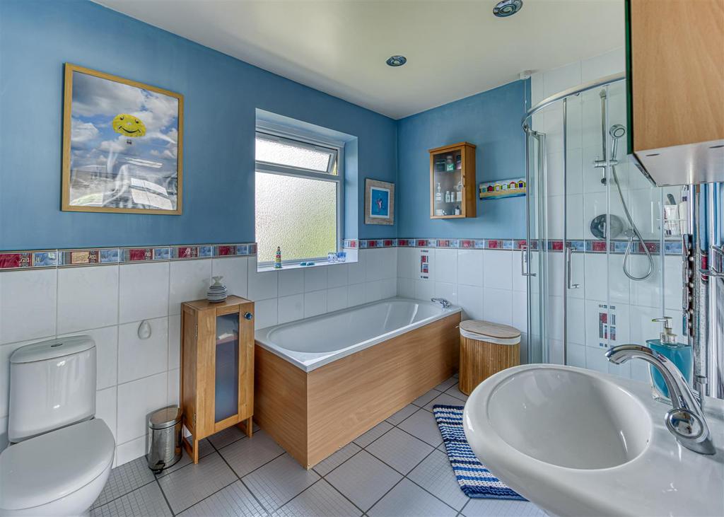 Helford House-bath.jpg