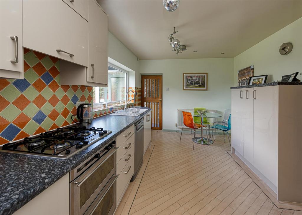 Helford House-kitchen2.jpg