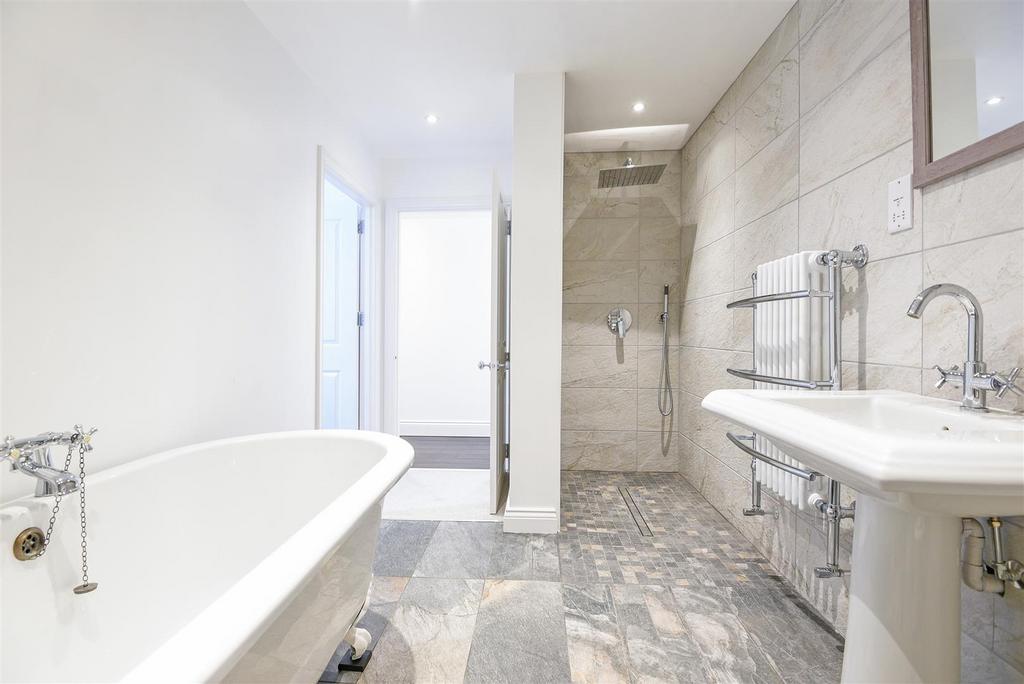 Eaton Place, Brighton, BN2 1EH 2 bed flat to rent £1,650 pcm (£381 pw)
