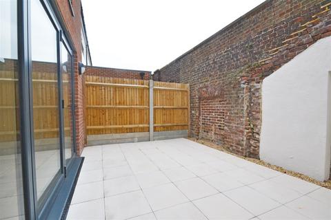 2 bedroom end of terrace house to rent, Bristol Gardens, Brighton, BN2 5YW