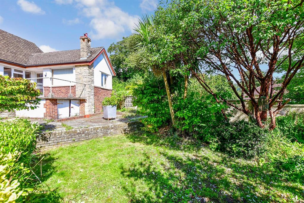 Cowper Road, River, Dover, Kent 3 bed chalet for sale £390,000