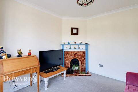 14 Kendal Road, Lowestoft, NR33 0JG