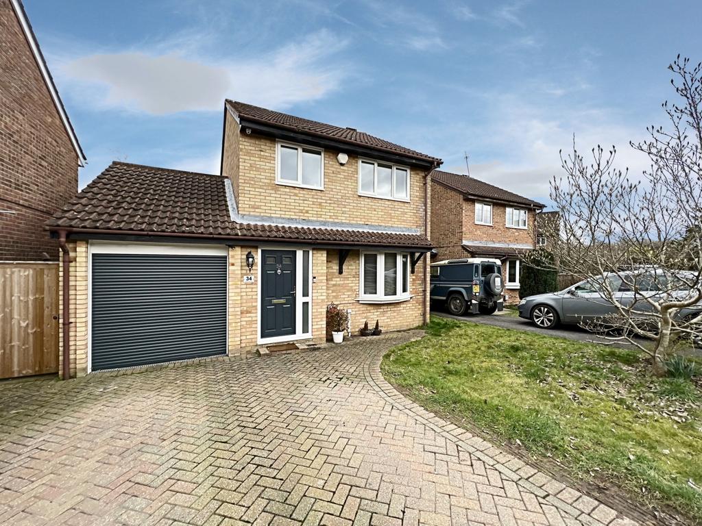 Cropmark Way, Basingstoke, Hampshire, RG22 3 bed detached house for