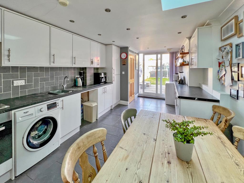 Napier Road, Northfleet, DA11 4 bed terraced house £325,000