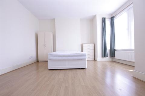 3 bedroom apartment to rent, Kensington Gardens, Ilford, London, IG1