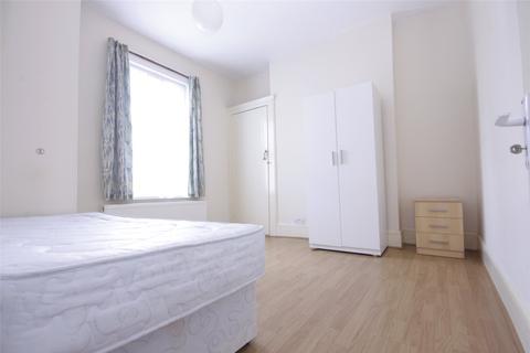 3 bedroom apartment to rent, Kensington Gardens, Ilford, London, IG1