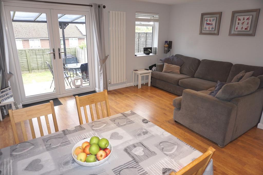 Drake Road, Chessington, Surrey. KT9 1LW 3 bed terraced house for sale