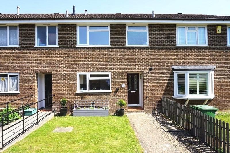 Drake Road, Chessington, Surrey. KT9 1LW 3 bed terraced house for sale