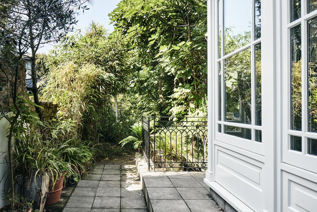 DGLA8527 34 Mornington Crescent.jpg
