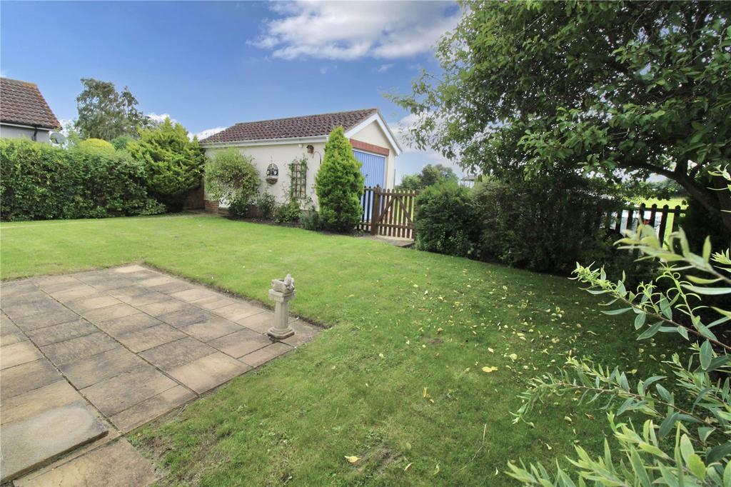 The Street, Dennington, Woodbridge, Suffolk, IP13 4 bed bungalow for