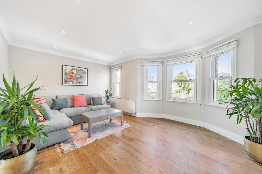 Tennyson Road, Penge 2 bed flat for sale £450,000
