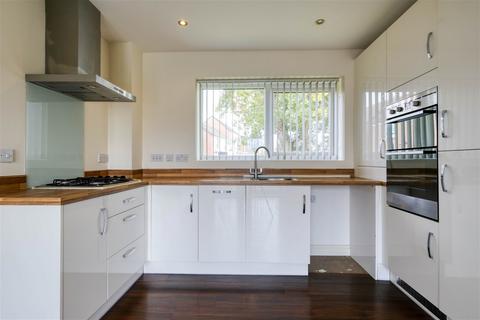 Flat 3, 136 Frogmill Road, Birmingham, B31 5DD