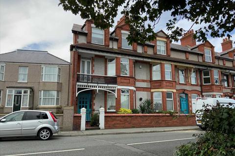 5 bedroom end of terrace house for sale, Newry Street, Holyhead