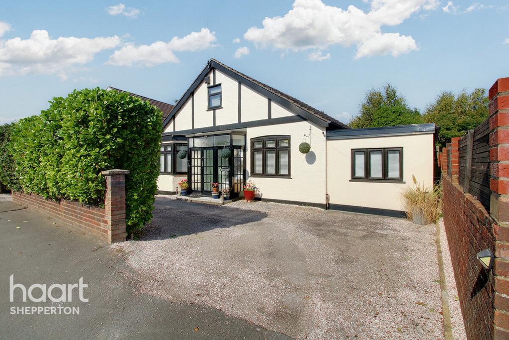 Chertsey Road, ASHFORD 3 bed detached bungalow £650,000