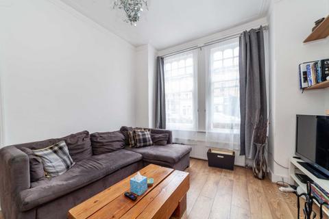 2 bedroom flat to rent, Queenstown Road, Battersea SW8