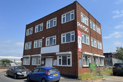 Leisure facility to rent, Denmark Street, Maidenhead SL6