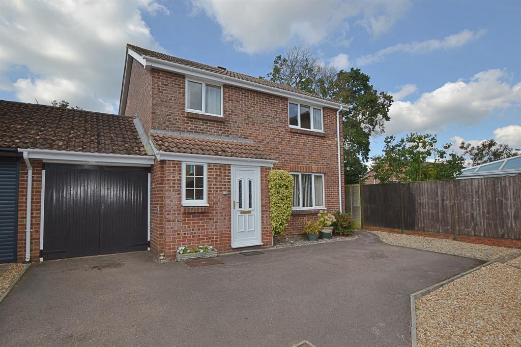 Fordingbridge 4 bed detached house for sale £400,000