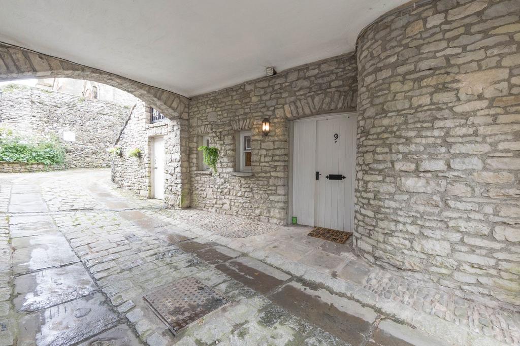 9 Marvic Court, 100 Highgate, Kendal 1 bed ground floor flat to rent £675 pcm (£156 pw)