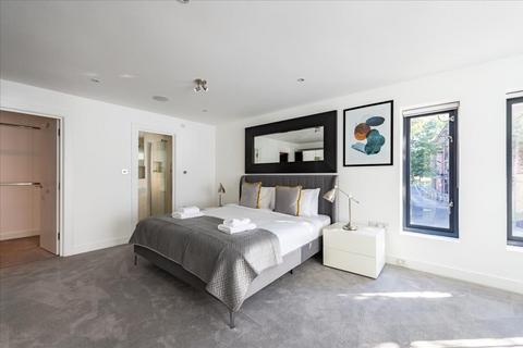 4 bedroom detached house to rent, Sandmere Road, Clapham, London, SW4