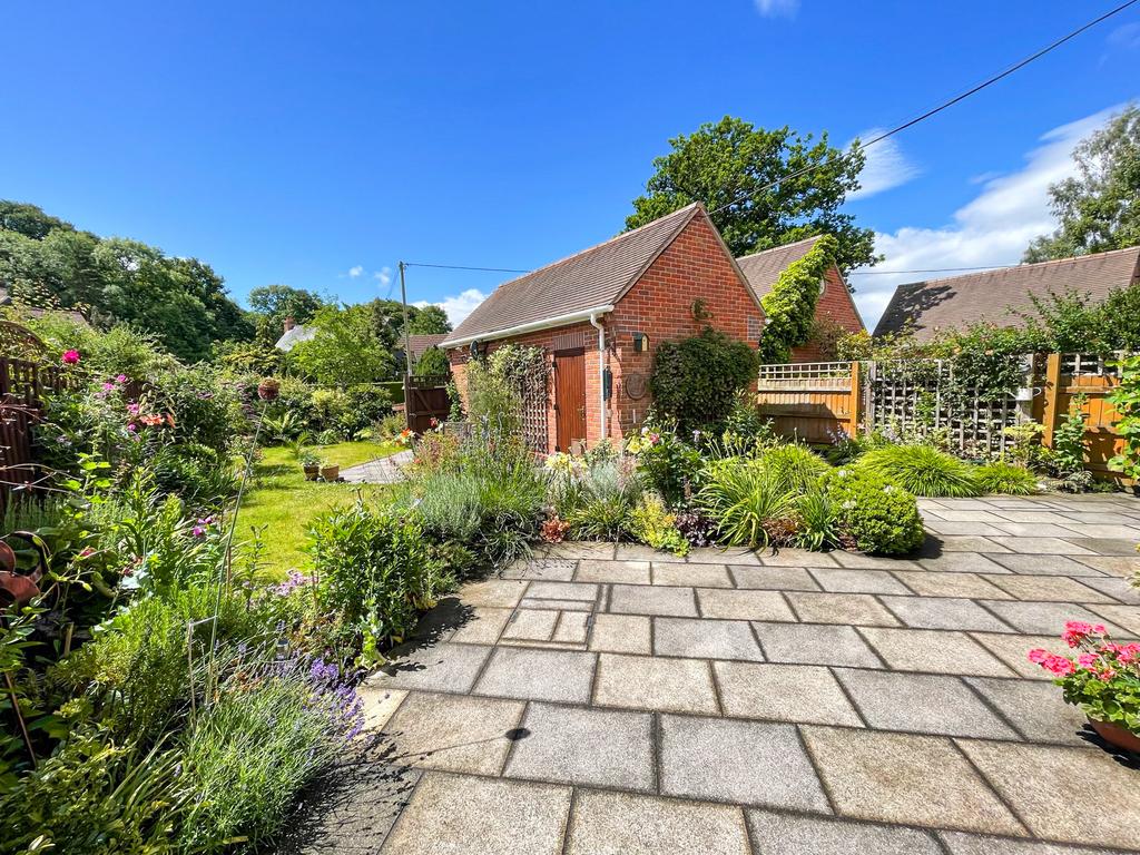 25 Woodfield Gardens - Garden