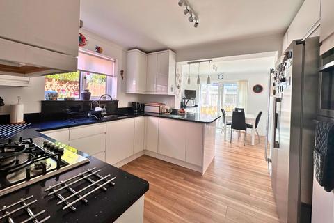 5 bedroom detached house for sale, Holmhurst Avenue, Highcliffe, Dorset. BH23 5PG