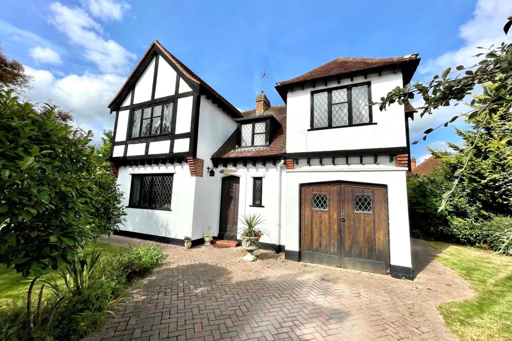 Manor Way, Egham, Surrey, TW20 4 bed detached house £975,000