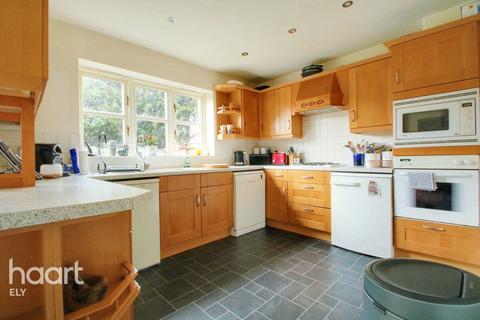 4 bedroom detached house for sale - The Paddock, Ely