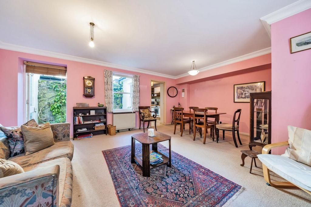 St. Stephens Gardens, Bayswater 1 bed flat for sale £525,000
