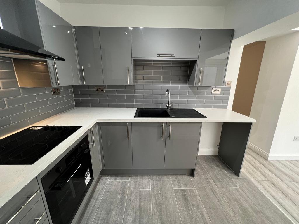 Primrose Street Tonypandy Tonypandy 4 bed terraced house £130,000
