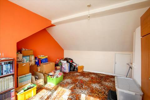 75 Park View, London, W3 0PU