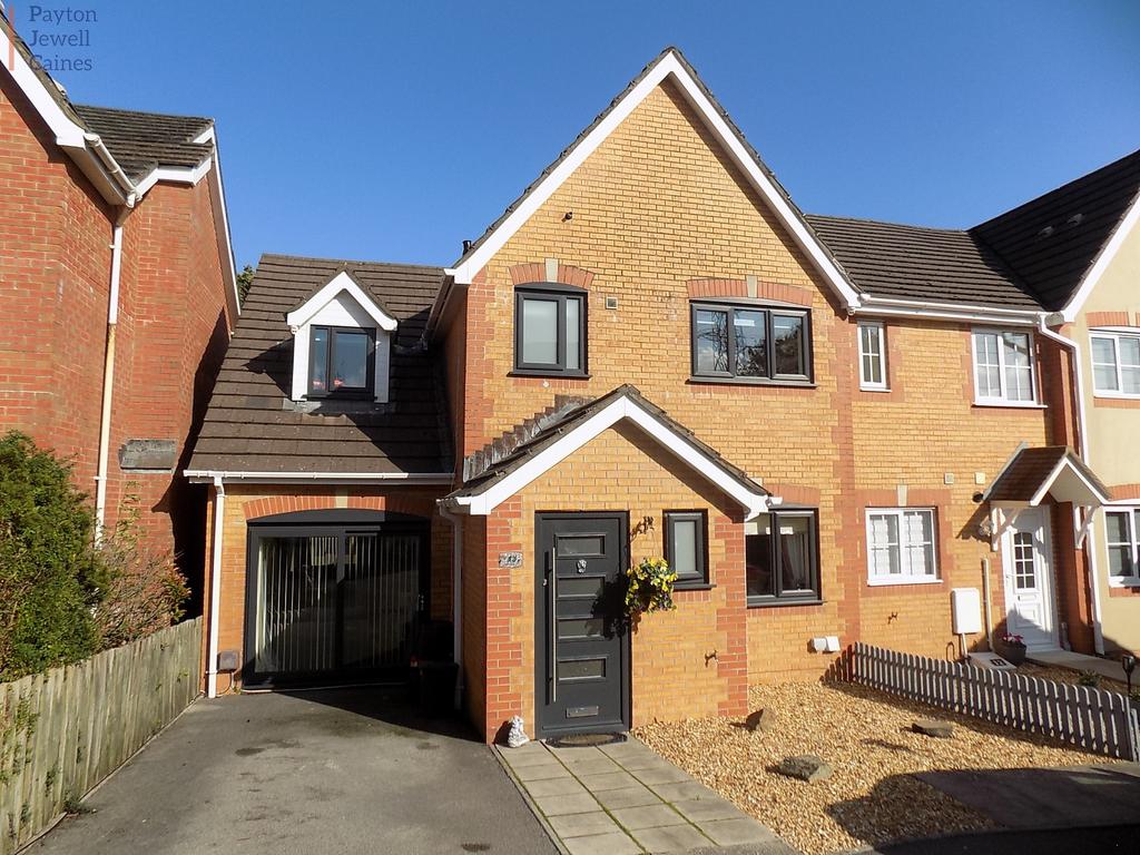 Llwyn Coch, Broadlands, Bridgend. CF31 5BJ 3 bed end of terrace house