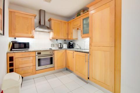2 bedroom flat to rent, Whitehouse Apartments,  Belvedere Road, London