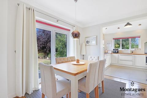 8 Green Walk, Ongar, CM5 9HR
