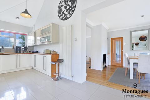 8 Green Walk, Ongar, CM5 9HR