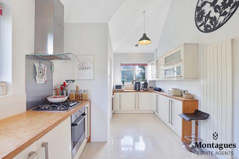 8 Green Walk, Ongar, CM5 9HR