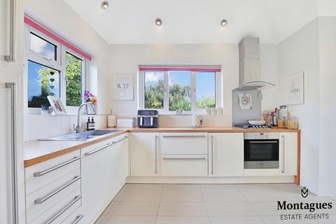 8 Green Walk, Ongar, CM5 9HR